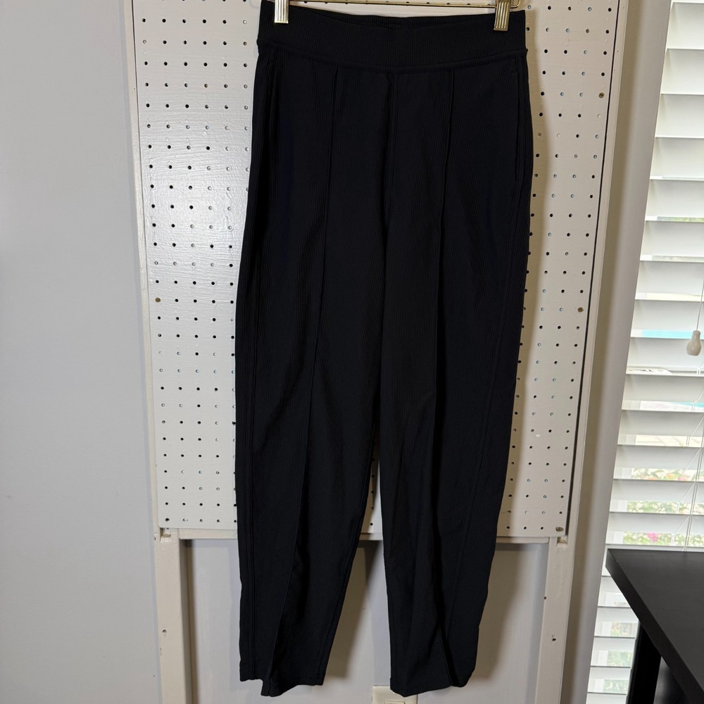 Lululemon‎ Athletica Pant Women's 4 Black Nylon High-Rise Straight-Leg Stretch